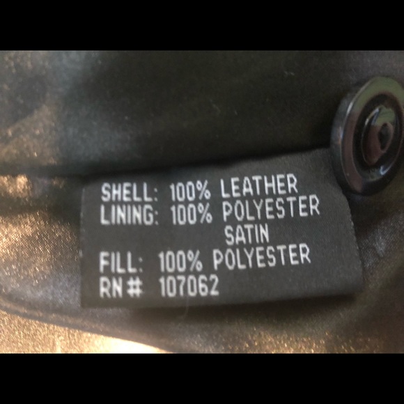 Black leather coat with pockets in a size large. The length above the knees. - Picture 4 of 5